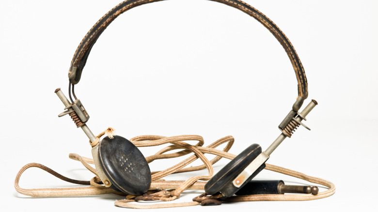 Mercadier 早期 earbuds 实物图